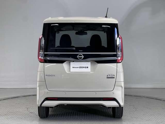 【プライバシーガラス】後席からリアガラスにかけてプライバシーガラスになっております。信号待ちの時や駐車時に覗かれる心配がなくなりますね♪