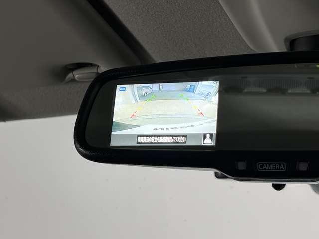 バックミラーにアラウンドビューモニターの表示も可能です！