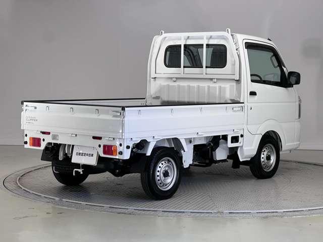 当社からご成約の中古車は前面撥水ウインドゥ施工して納車致します。独自コーティング技術と専用撥水ワイパーで高い撥水効果を持続します。処理した後は雨粒が水玉となってはじけ飛び、良好な視界を確保できます。