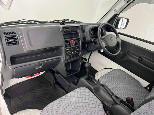 車内はルームクリーニングを実施済みです！綺麗な状態ですので、お気軽にご来店くださいね！