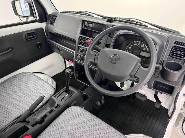 車内はルームクリーニングを実施済みです！綺麗な状態ですので、お気軽にご来店くださいね！