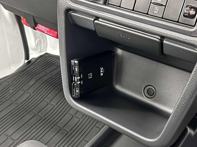 ＥＴＣが付いておりますので、遠方へのお出かけもスムーズに行けますね！キャッシュレス化進めていきましょう！