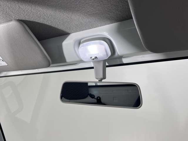 バックミラーにアラウンドビューモニターの表示も可能です！