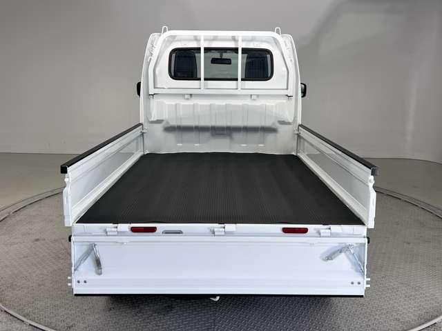 【プライバシーガラス】後席からリアガラスにかけてプライバシーガラスになっております。信号待ちの時や駐車時に覗かれる心配がなくなりますね♪