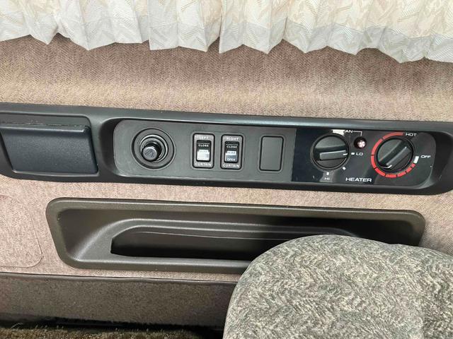 キャラバンコーチ ＧＴリミテッド　ディーゼル　回転シート（16枚目）