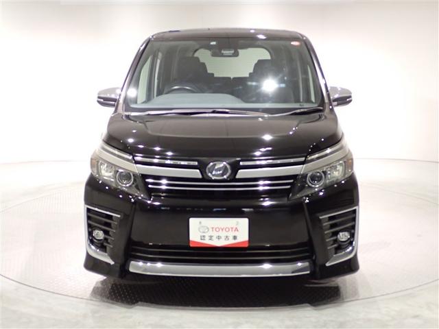 ヴォクシー ZS 煌 地上デジタル TSS 両側パワードア アイドリングストップ車 パワーウィンド 横滑防止 1オーナ DVD可 盗難防止装置 スマートエントリー Bカメラ LEDヘッドライト メモリーナビ 3列シート(2枚目)