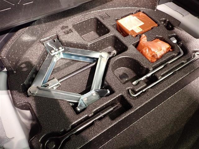 ＲＡＶ４ Ｘ　フルセグテレビ　点検記録簿　バックカメラ　ＤＶＤ再生　クルコン　スマートキー　ＥＴＣ　４ＷＤ　メモリーナビ　盗難防止装置　カーテンエアバッグ　ＡＢＳ　キーフリ　エアバッグ　アルミホイール　ナビ・ＴＶ（9枚目）