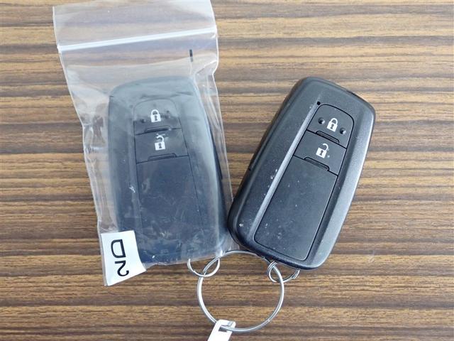 ＲＡＶ４ Ｘ　フルセグテレビ　点検記録簿　バックカメラ　ＤＶＤ再生　クルコン　スマートキー　ＥＴＣ　４ＷＤ　メモリーナビ　盗難防止装置　カーテンエアバッグ　ＡＢＳ　キーフリ　エアバッグ　アルミホイール　ナビ・ＴＶ（28枚目）