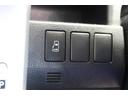 ＺＳ　スマートＫＥＹ　イモビライザー　１オーナー車　リアカメラ　キーレス　ＤＶＤ再生可　ＨＤＤナビ　オートエアコン　ウォークスルー　パワーステアリング　３列シート　運転席エアバック　アルミ　ＡＢＳ　カーナビ(12枚目)