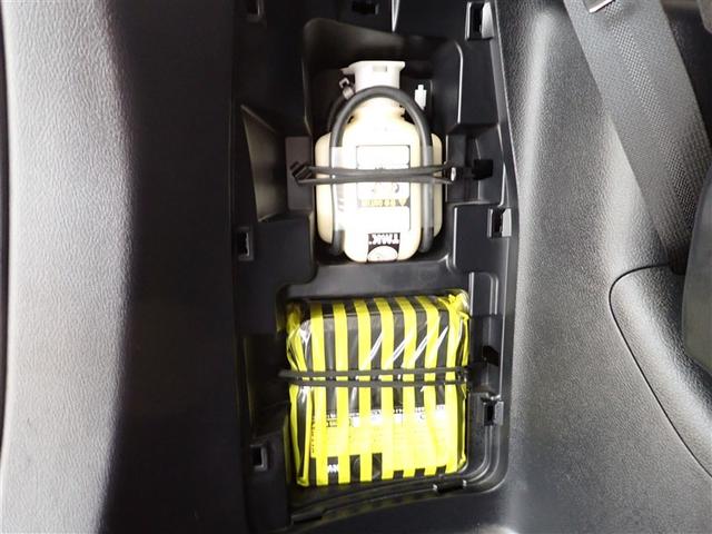 ヴォクシー ZS 煌 地上デジタル TSS 両側パワードア アイドリングストップ車 パワーウィンド 横滑防止 1オーナ DVD可 盗難防止装置 スマートエントリー Bカメラ LEDヘッドライト メモリーナビ 3列シート(10枚目)