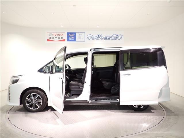 ヴォクシー ＺＳ　煌　地上デジタル　ＴＳＳ　両側パワードア　アイドリングストップ車　パワーウィンド　横滑防止　ＤＶＤ可　盗難防止装置　スマートエントリー　Ｂカメラ　ＬＥＤヘッドライト　メモリーナビ　３列シート　ＥＴＣ　ＡＷ（4枚目）