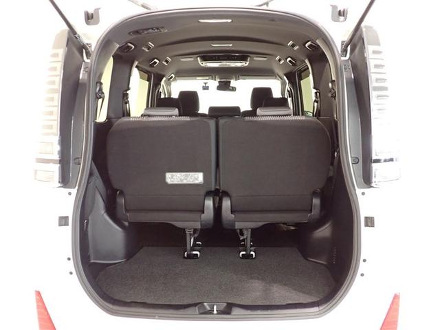 ヴォクシー ＺＳ　煌　地上デジタル　ＴＳＳ　両側パワードア　アイドリングストップ車　パワーウィンド　横滑防止　ＤＶＤ可　盗難防止装置　スマートエントリー　Ｂカメラ　ＬＥＤヘッドライト　メモリーナビ　３列シート　ＥＴＣ　ＡＷ（7枚目）