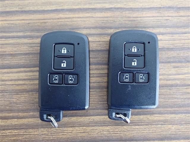 ヴォクシー ＺＳ　煌　地上デジタル　ＴＳＳ　両側パワードア　アイドリングストップ車　パワーウィンド　横滑防止　ＤＶＤ可　盗難防止装置　スマートエントリー　Ｂカメラ　ＬＥＤヘッドライト　メモリーナビ　３列シート　ＥＴＣ　ＡＷ（29枚目）