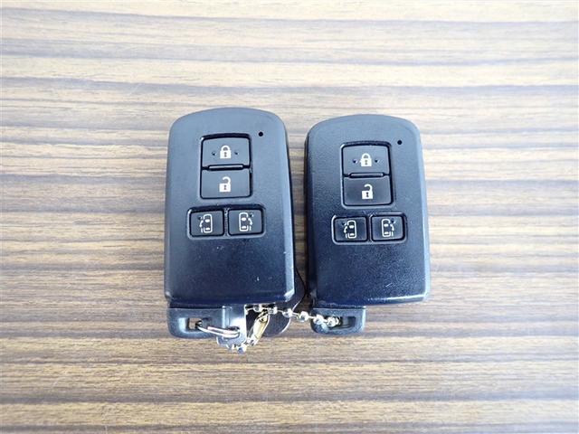 シエンタ ハイブリッドG LEDライト Bカメラ 地デジ DVD キーフリー スマキー 横滑り防止システム メモリナビ ナビTV ウォークスルー ETC イモビライザー 運転席エアバック フルオートエアコン デュアルエアバッグ(24枚目)