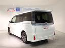 ヴォクシー ＺＳ　煌　地上デジタル　ＴＳＳ　両側パワードア　アイドリングストップ車　パワーウィンド　横滑防止　ＤＶＤ可　盗難防止装置　スマートエントリー　Ｂカメラ　ＬＥＤヘッドライト　メモリーナビ　３列シート　ＥＴＣ　ＡＷ（5枚目）
