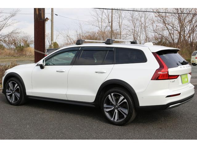 Ｖ６０ クロスカントリー　アルティメット　Ｂ５　ＡＷＤ　ワンオーナ－　新車保証継承　禁煙　４８Ｖマイルドハイブリッド　タン色レザーシート　Ｇｏｏｇｌｅ搭載インフォティメント　Ｂｌｕｅｔｏｏｔｈ接続　全方位カメラ　純正ルーフキャリア　ＬＥＤヘッドライト（69枚目）