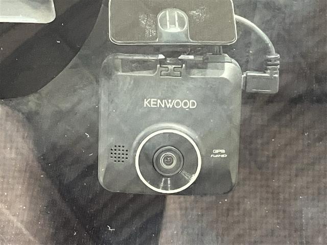 万が一のトラブルのときにも役に立つドライブレコーダーを装備しています。側面衝突や幅寄せ・割り込み対策に！