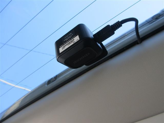 ヴォクシー ＺＳ　煌Ｚ　両側電動パワースライドドア　記録簿付　Ｒカメラ　プッシュスタートスマートキー　パワーステアリング　エアコン　ナビテレビ　ＤＶＤ再生可　フルセグテレビ　助手席エアバッグ　盗難防止システム　キーレス　半革（17枚目）