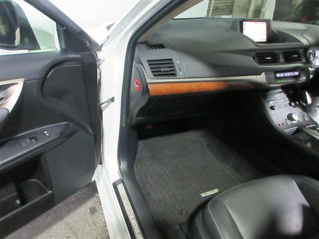 CT CT200h バージョンL DVD再生可能 横滑り防止 リアカメラ Pシート AAC ナビTV 本革 ABS サイドエアバック クルーズC AW イモビライザー エアバッグ キーレス メモリナビ ETC パワーウィンドウ PS(4枚目)