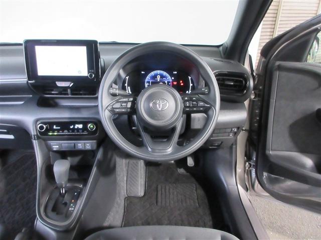 ヤリス Ｇ　試乗車　点検記録簿　Ｂカメラ　エアコン　スマートキー＆プッシュスタート　ドライブレコーダー　イモビ　横滑り防止システム　クルーズＣ　ＡＢＳ　パワーウィンドウ　パワーステアリング　Ｗエアバック（3枚目）