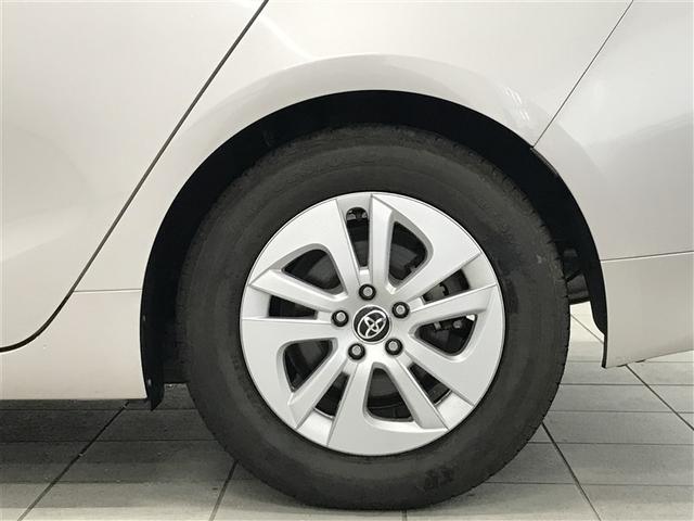 プリウス S LEDヘット 盗難防止システム スマキー AC ナビ&TV メディアプレイヤー接続 横滑り防止システム バックガイドモニター ETC車載器 アルミホイール 運転席パワーウィンドウ サイドエアバック(21枚目)