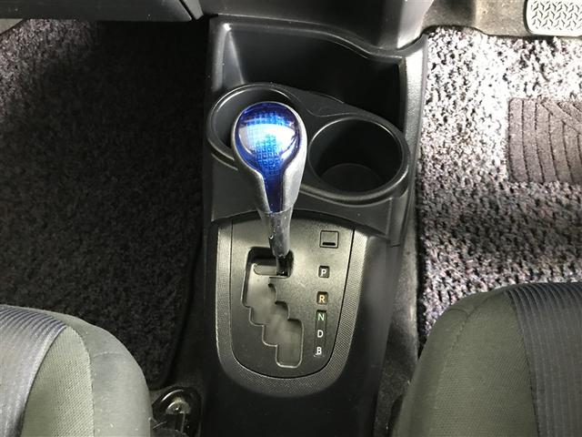 アクア Ｓ　スマートキープッシュスタート　キーレスエントリ　フルセグ地デジ　イモビ　ナビ＆ＴＶ　オートエアコン　デュアルエアバック　ＥＳＣ　Ｂカメラ　パワーウィンドウ　ＡＵＸ端子　ＥＴＣ　ＤＶＤ再生可能　ＳＲＳ（11枚目）