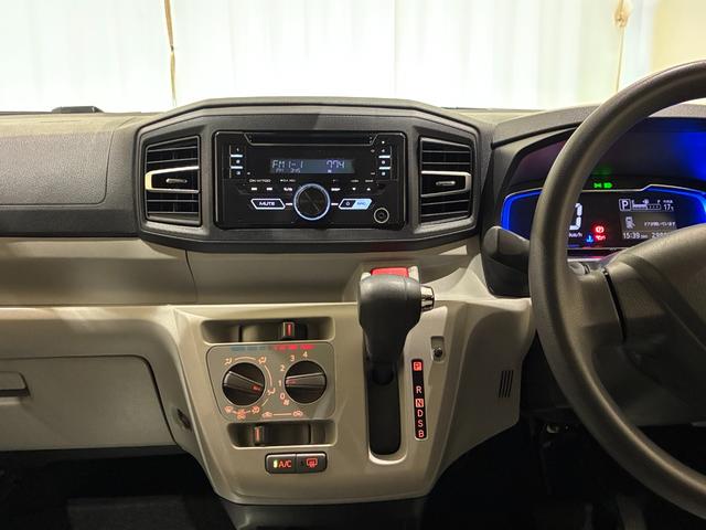 納車の前に当社の九州運輸局指定工場にて、点検整備致します。　点検項目数は９５項目に及ぶ点検を行いお客様にお届けいたします。