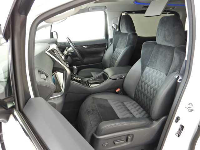 2.5ZR 4WD7人 ムーンルーフ 9インチナビ/TV Bカメ ムーンルーフ SDナビ レーダークルコン 横滑り防止機能 ワンオーナー オットマン 禁煙 4WD 盗難防止装置 ETC 電動シート ナビ&TV キーレス リアオートエアコン エアバック ABS(17枚目)