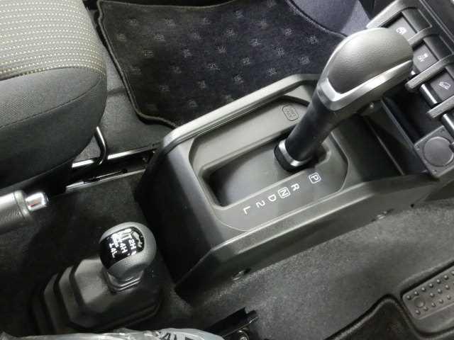 ジムニー ＸＣ　ＤＡＭＤリトルＧコンプリート　専用９インチナビ／ＴＶ　デュアルセンサーブレーキＳ　Ｗエアバッグ　地デジフルセグＴＶ　ＡＵＴＯエアコン　電動格納式ドアミラー　パワーウィンドゥ　ナビＴＶ　スマキー　アクティブクルーズコントロール　セキュリティアラーム　ＰＳ（9枚目）