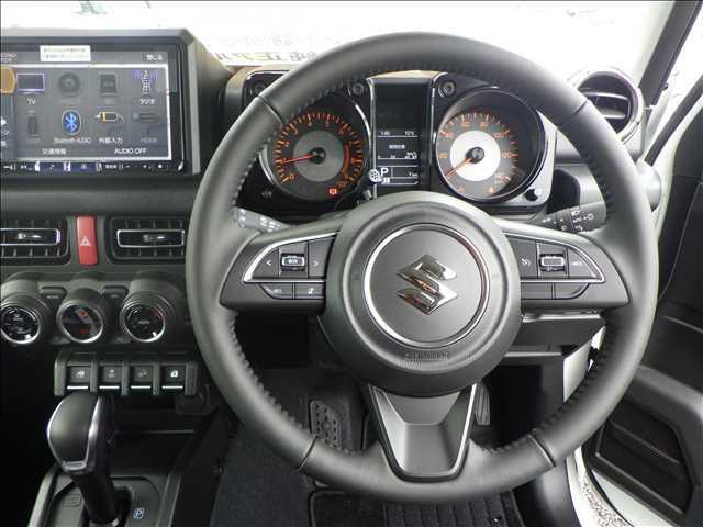 ジムニー ＸＣ　ＤＡＭＤリトルＧコンプリート　専用９インチナビ／ＴＶ　デュアルセンサーブレーキＳ　Ｗエアバッグ　ＡＵＴＯエアコン　電動格納式ドアミラー　パワーウィンドゥ　スマキー　アクティブクルーズコントロール　セキュリティアラーム　横滑防止　運転席エアバッグ　ＰＳ（8枚目）