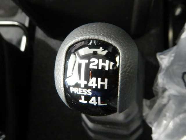 ジムニー ＸＣ　４ＷＤ　ターボ　９インチナビ／ＴＶ　セーフティサポート　デュアルセンサーブレーキＳ　Ｗエアバッグ　地デジフルセグＴＶ　ＡＵＴＯエアコン　電動格納式ドアミラー　パワーウィンドゥ　ナビＴＶ　スマキー　アクティブクルーズコントロール　セキュリティアラーム　ＰＳ（10枚目）