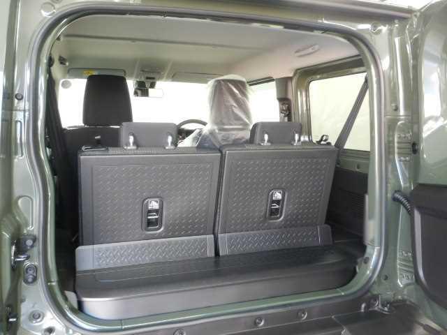ジムニー ＸＣ　４ＷＤ　ターボ　９インチナビ／ＴＶ　セーフティサポート　デュアルセンサーブレーキＳ　Ｗエアバッグ　地デジフルセグＴＶ　ＡＵＴＯエアコン　電動格納式ドアミラー　パワーウィンドゥ　ナビＴＶ　スマキー　アクティブクルーズコントロール　セキュリティアラーム　ＰＳ（19枚目）