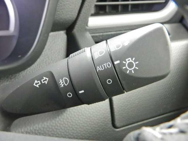 ルーミー １．０カスタムＧ　全方位カメラ　９インチディスプレイオーディ　アイドリング　両側電動ＳＤ　電動格納式ドアミラー　ＬＥＤヘット　コーナーソナー　バックビューモニター　シートヒータ　衝突回避ブレーキ　ＵＳＢ　Ａライト　ＴＶ　地デジ　スマートキー　衝突安全ボディ　ＰＷ（38枚目）