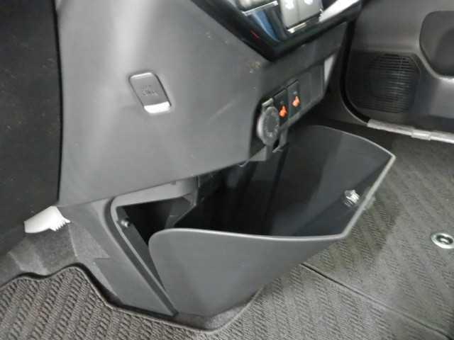 ルーミー １．０カスタムＧ　全方位カメラ　９インチディスプレイオーディ　アイドリング　両側電動ＳＤ　電動格納式ドアミラー　ＬＥＤヘット　コーナーソナー　バックビューモニター　シートヒータ　衝突回避ブレーキ　ＵＳＢ　Ａライト　ＴＶ　地デジ　スマートキー　衝突安全ボディ　ＰＷ（44枚目）