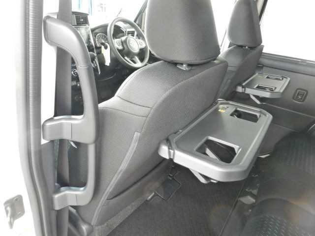 ルーミー １．０カスタムＧ　全方位カメラ　９インチディスプレイオーディ　アイドリング　両側電動ＳＤ　電動格納式ドアミラー　ＬＥＤヘット　コーナーソナー　バックビューモニター　シートヒータ　衝突回避ブレーキ　ＵＳＢ　Ａライト　ＴＶ　地デジ　スマートキー　衝突安全ボディ　ＰＷ（40枚目）