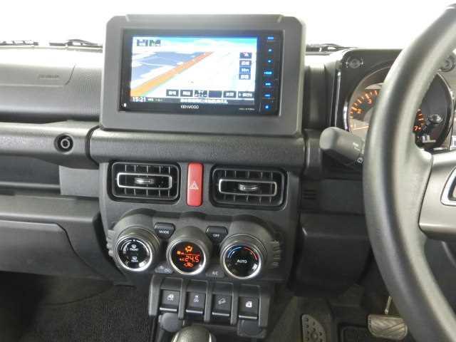 ジムニーシエラ １．５ＪＣ　４ＷＤ　セーフティサポート　ナビ／フルセグＴＶ　スマートキ－　ナビ＆ＴＶ　パワーステアリング　衝突安全ボディ　横滑り防止機能　シートヒータ　キーレスエントリー　電動格納ドアミラー　ＰＷ　ダブルエアバッグ　ＬＥＤヘットライト　エアコン　切替式４ＷＤ（7枚目）