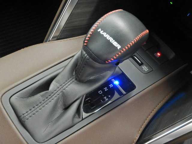 ハリアー 2.0Z 4WD 12.3インチナビ/TV JBL バックモニター 衝突軽減システム 電動格納ミラー パワーリアゲート 横滑防止装置 盗難防止装置 クルコン LEDライト 電動シート ETC オートエアコン AWD スマートキー サイドエアバッグ(9枚目)