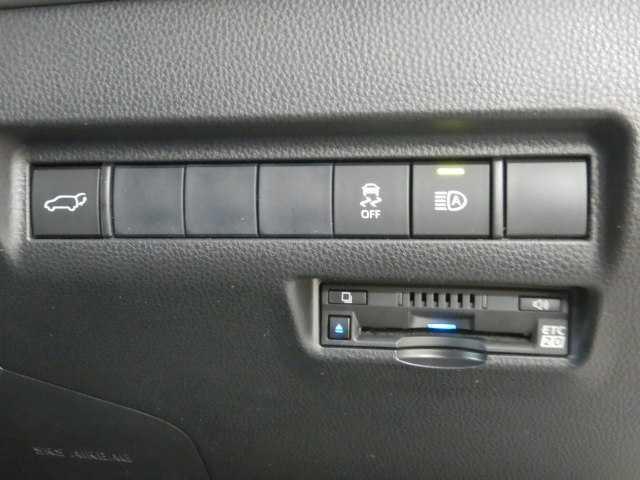 ハリアー 2.0Z 4WD 12.3インチナビ/TV JBL バックモニター 衝突軽減システム 電動格納ミラー パワーリアゲート 横滑防止装置 盗難防止装置 クルコン LEDライト 電動シート ETC オートエアコン AWD スマートキー サイドエアバッグ(11枚目)