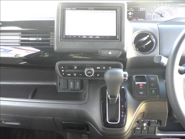 Ｎ－ＢＯＸカスタム カスタムＬ　ホンダセンシング　両側パワースライド　ホンダセンシング　パーキングセンサー　ナビ／ＴＶ　バックカメラ　両側パワースライド　ＥＴＣ　プラズマクラスターオートエアコン　シートヒーター　充電用ＵＳＢ　ＬＥＤヘッドライト＆フォグ（8枚目）