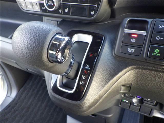 Ｎ－ＢＯＸカスタム カスタムＬ　ホンダセンシング　両側パワースライド　ホンダセンシング　パーキングセンサー　ナビ／ＴＶ　バックカメラ　両側パワースライド　ＥＴＣ　プラズマクラスターオートエアコン　シートヒーター　充電用ＵＳＢ　ＬＥＤヘッドライト＆フォグ（10枚目）