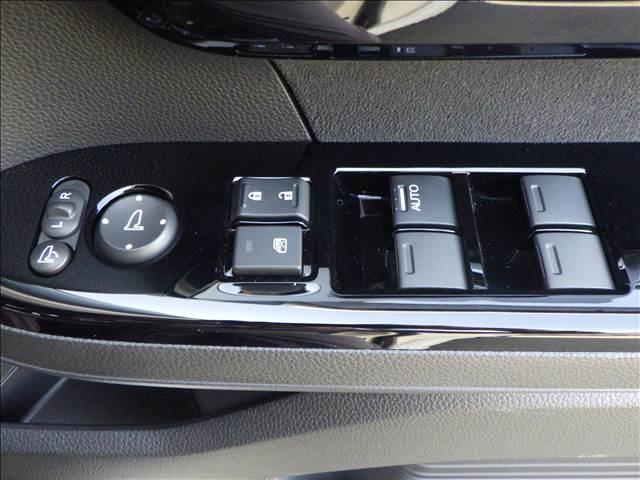Ｎ－ＢＯＸカスタム カスタムＬ　ホンダセンシング　両側パワースライド　ホンダセンシング　パーキングセンサー　ナビ／ＴＶ　バックカメラ　両側パワースライド　ＥＴＣ　プラズマクラスターオートエアコン　シートヒーター　充電用ＵＳＢ　ＬＥＤヘッドライト＆フォグ（31枚目）
