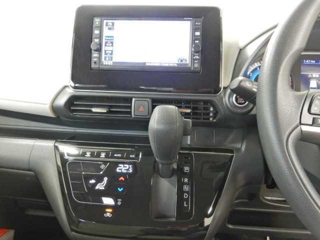 デイズ X 純正ナビ/TV バックカメラ エマージェンシーブレーキ コーナーソナー 電動格納式ドアミラー 踏み間違え防止 横滑防止装置 Aライト スマートキー イモビライザー バックカメラ アイドリングストップ キーレス フルオートエアコン 衝突安全ボディ ナビTV(7枚目)