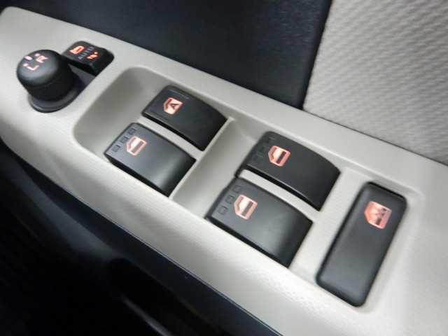 ミラトコット Ｇ　ＳＡ３　ナビ／ＴＶ　ＬＥＤライト　サイドエアバック　ＵＳＢポート　シートＨ　盗難防止装置　ＥＳＣ　キーフリーキー　アイドリングストップ機能　ＬＥＤ　電動格納ミラー　スマートキープッシュスタート　メモリナビ　オートエアコン　オートライト（10枚目）