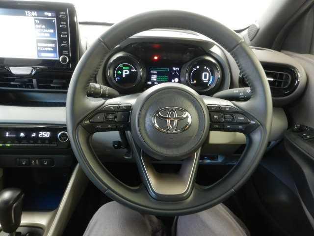 ヤリス 1.5ハイブリッドZ 8インチナビ/TV バックカメラ PCS 電格ミラー 地デジ シートヒータ Bカメラ LEDランプ スマキー ETC付き ナビTV VSC パワステ クルコン オートライト キーフリー ABS イモビ エアコン メモリナビ エアバッグ(8枚目)