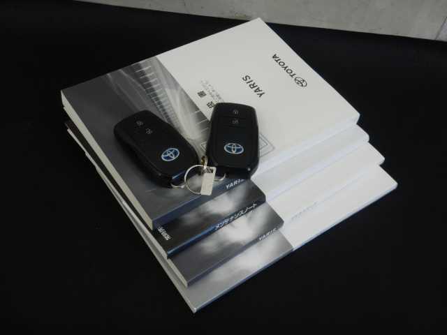 ヤリス 1.5ハイブリッドZ 8インチナビ/TV バックカメラ PCS 電格ミラー 地デジ シートヒータ Bカメラ LEDランプ スマキー ETC付き ナビTV VSC パワステ クルコン オートライト キーフリー ABS イモビ エアコン メモリナビ エアバッグ(20枚目)