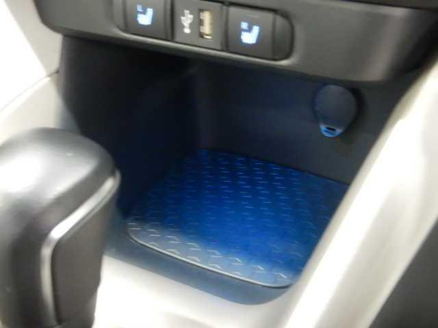 ヤリス 1.5ハイブリッドZ 8インチナビ/TV バックカメラ PCS 電格ミラー 地デジ シートヒータ Bカメラ LEDランプ スマキー ETC付き ナビTV VSC パワステ クルコン オートライト キーフリー ABS イモビ エアコン メモリナビ エアバッグ(42枚目)