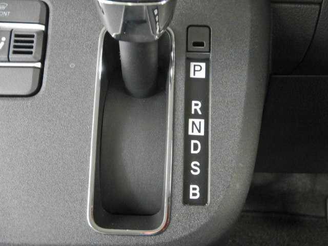 ムーヴキャンバス ストライプスＧ　ウェルカムオープン両側パワースライド　前後障害物センサー　クルコン　アイドルストップ　Ｂカメラ　パワーウインドウ　ＵＳＢポート　セキュリティアラーム　スマートキープッシュスタート　Ｓヒーター　キーフリーキー　ＬＥＤライト　ＰＳ　ＡＢＳ（28枚目）