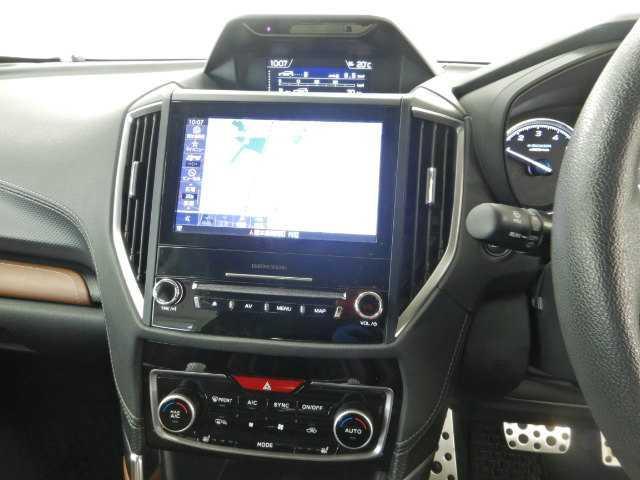 フォレスター 2.0Advance ルーフレール 革 8インチナビ/TV ヒーター メモリ-ナビ クルコン キーレス ETC車載器 スマートK PWシート エアB サイドエアB カワシート PS ナビTV ESC パワーウィンドー LEDランプ フルオートエアコン DVD(7枚目)