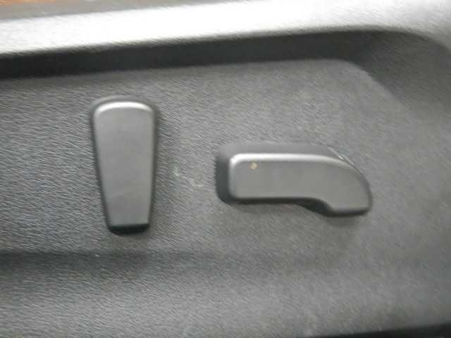 フォレスター 2.0Advance ルーフレール 革 8インチナビ/TV ヒーター メモリ-ナビ クルコン キーレス ETC車載器 スマートK PWシート エアB サイドエアB カワシート PS ナビTV ESC パワーウィンドー LEDランプ フルオートエアコン DVD(12枚目)