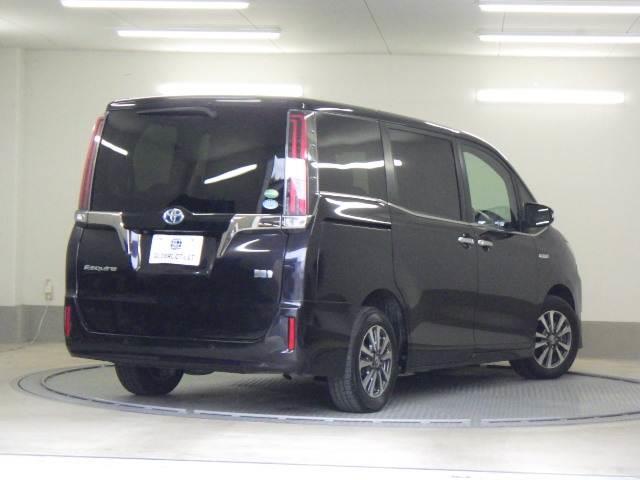 エスクァイア １．８Ｇｉプレミアムパッケージ　ブラックテーラード　ナビ　誤発進抑制機能　電動格納ミラー　オートハイビーム　アイドリングストップ　Ｂカメラ　スマートキー　ワンセグ　ナビ＆ＴＶ　イモビライザー　オートライト　ＬＥＤランプ　ＥＴＣ車載器　クルーズコントロール（2枚目）